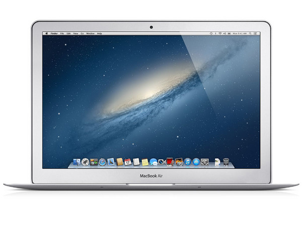 Apple MacBook Air:
Procesador Intel Core i5 (1.3 GHz) 4ta Generación,
Memoria de 4 GB DDR3, SSD 128 GB,
Pantalla LED de 11.6