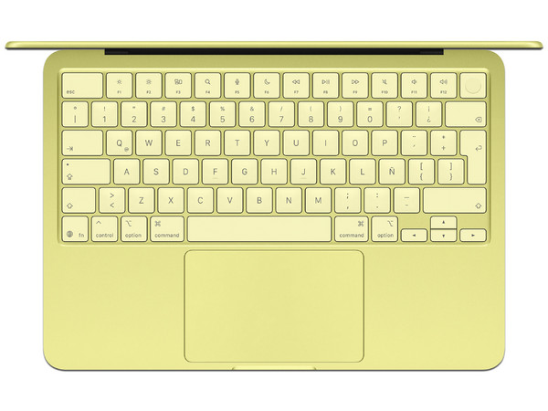 MacBook Neo (Color Amarillo Cítrico): 
Procesador Apple A18 Pro, 
Memoria RAM de 8GB, 
SSD de 256GB, 
Pantalla de 13