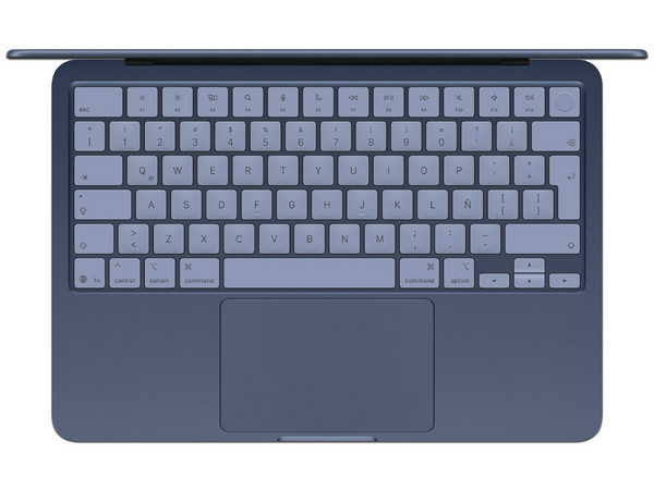MacBook Neo (Color Índigo): 
Procesador Apple A18 Pro, 
Memoria RAM de 8GB, 
SSD de 256GB,
Pantalla de 13