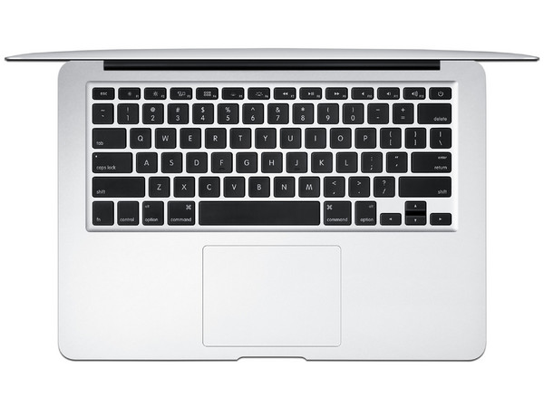 Apple Macbook Air 13  MQD32E/A:
Procesador Intel Core i5 1.8 GHz (hasta 2.9 GHz),
Memoria de 8GB LPDDR3,
SSD de 128GB,
Pantalla de 13.3