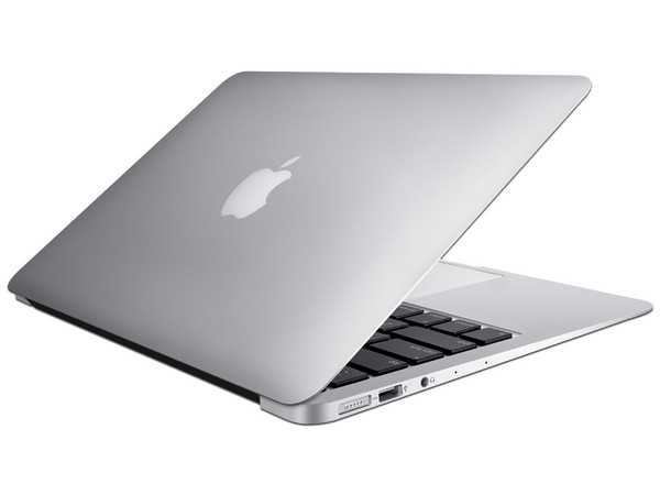 Apple Macbook Air 13  MQD32E/A:
Procesador Intel Core i5 1.8 GHz (hasta 2.9 GHz),
Memoria de 8GB LPDDR3,
SSD de 128GB,
Pantalla de 13.3