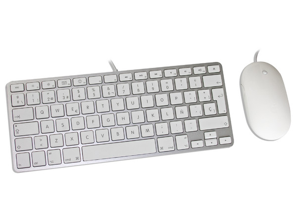 Computadora Apple iMac,
Procesador Intel Core 2 Duo (3.06 GHz);
Memoria 4GB DDR3, D.D. de 1TB SATA,
Webcam iSight, Bocinas incorporadas,
Red 802.11n, S.O. Mac OS X e iLife,
Monitor LCD Wide de 24