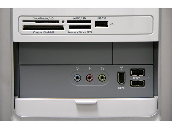 Computadora HP Pavilion a1600LA,
Procesador Celeron D 352, 3.2GHz,
Memoria 512MB PC2-4200 DDR2,
D.D. de 160 GB, Super MultiDVD±R/RW/RAM,
Tarjeta de sintonía de TV con Control Remoto,
Red, Módem, Windows XP Home
No Incluye Monitor