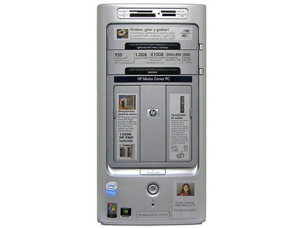Computadora HP Pavilion m7550la,
Procesador Pentium D 930 dos núcleos, 3.0GHz,
Memoria 1GB PC2-4200 DDR2,
D.D. de 250 GB, DVD±RW/±R Doble Capa,
Tarjeta de sintonía de TV con Control Remoto,
Red, Módem, XP Media Center.
No incluye Monitor