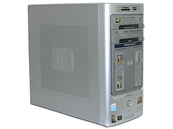 Computadora HP Pavilion m7550la,
Procesador Pentium D 930 dos núcleos, 3.0GHz,
Memoria 1GB PC2-4200 DDR2,
D.D. de 250 GB, DVD±RW/±R Doble Capa,
Tarjeta de sintonía de TV con Control Remoto,
Red, Módem, XP Media Center.
No incluye Monitor