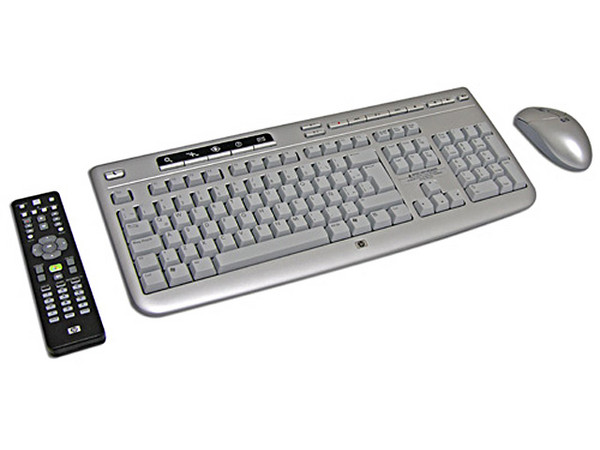 Computadora HP Pavilion m7630la,
Procesador Pentium D 820 dos núcleos, 2.8GHz,
Memoria 1GB PC2-4200 DDR2,
D.D. de 250 GB, Super Multi DVD±R/RW/RAM,
Tarjeta de sintonía de TV con Control Remoto,
Red, Módem, Windows XP Media Center
No incluye monitor