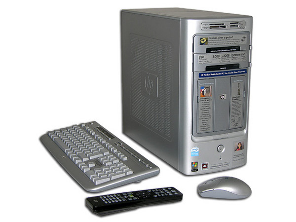 Computadora HP Pavilion m7640la,
Procesador Pentium D 820 dos núcleos, 2.8GHz,
Memoria 1GB PC2-4200 DDR2,
D.D. de 250 GB, Super Multi DVD LightScribe,
Tarjeta de sintonía de TV con Control Remoto,
Red, Módem, XP Media Center
No Incluye Monitor