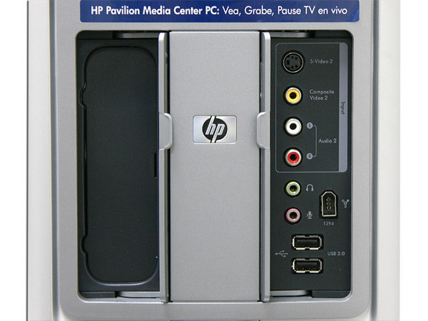 Computadora HP Pavilion m7640la,
Procesador Pentium D 820 dos núcleos, 2.8GHz,
Memoria 1GB PC2-4200 DDR2,
D.D. de 250 GB, Super Multi DVD LightScribe,
Tarjeta de sintonía de TV con Control Remoto,
Red, Módem, XP Media Center
No Incluye Monitor