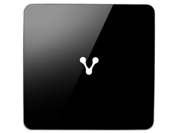 Desktop VORAGO NanoBay 3,
Procesador Intel Core i3 7100U (2.40 GHz),
Memoria de 4GB DDR4,
SSD de 240GB,
Video HD Graphics 620,