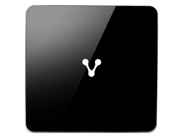 Desktop VORAGO Nanobay 3,
Procesador Intel Core i3 7100U (2.4 GHz),
Memoria de 4GB DDR4,
SSD de 120GB,
Video HD Graphics 620,
S.O. Endless OS.