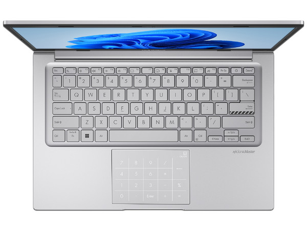 Laptop ASUS VivoBook X1404:
Procesador Intel Core i7 1255U (hasta 4.7 GHz),
Memoria de 8GB DDR4,
SSD de 512GB,
Pantalla de 14