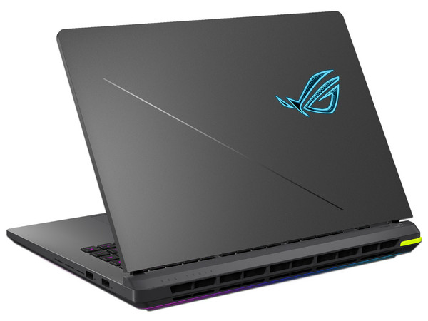 Laptop ASUS ROG Strix SCAR 16:
Procesador Intel Core Ultra 9 275HX (hasta 5.4 GHz),
Memoria de 32GB DDR5,
SSD de 2TB,
Pantalla de 16