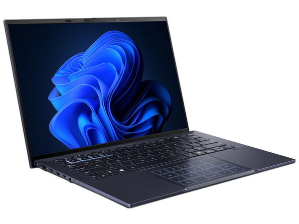 Laptop Asus ExpertBook B9403CVAR: 
Procesador Intel Core 7 150U (hasta 5.4 GHz), 
Memoria de 32GB DDR5,
SSD de 1TB, 
Pantalla de 14