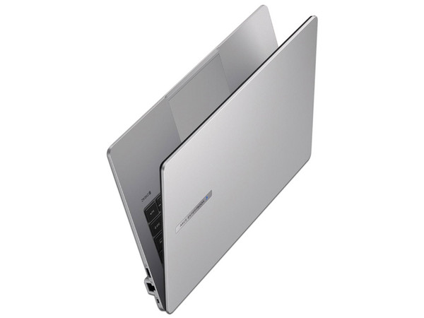 Laptop ASUS ExpertBook PM1403CDA:
Procesador AMD Ryzen 5 150 (hasta 4.55 GHz),
Memoria de 8GB DDR5,
SSD de 512GB,
Pantalla de 14