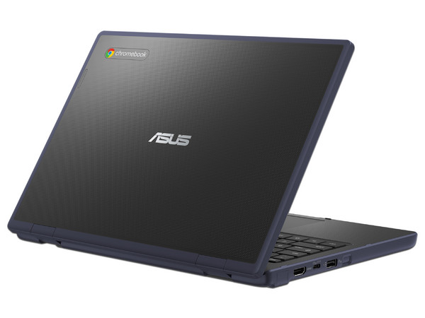 Laptop ASUS Chromebook CZ1104CM4A: 
Procesador MediaTek Kompanio 540 (hasta 2.6 GHz), 
Memoria de 8GB LPDDR5, 
eMMC de 64GB, 
Pantalla de 11.6