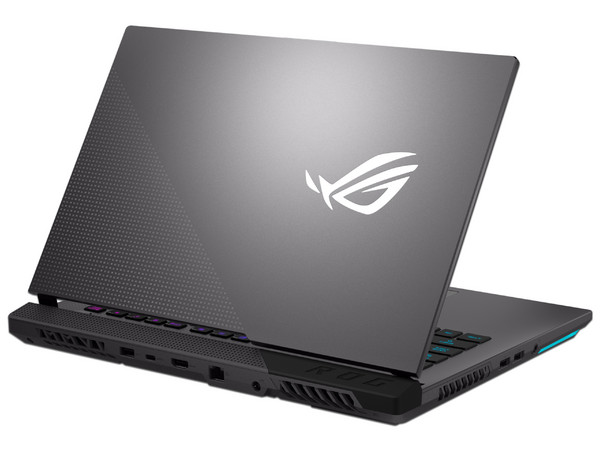 Laptop Gamer ASUS ROG STRIX G513QM:
Video GeForce RTX 3060,
Procesador AMD Ryzen 7 5800H (hasta 4.40GHz),
Memoria de 16GB DDR4,
SSD de 512GB,
Pantalla de 15.6