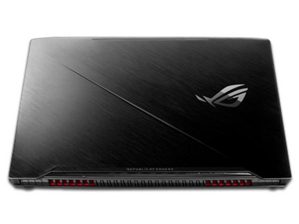 Laptop ASUS ROG Strix GL503:
Video GeForce GTX 1050M,
Procesador Intel Core i5 7300HQ (hasta 3.50 GHz),
Memoria de 8GB DDR4,
Disco Duro de 1TB,
Pantalla de 15.6