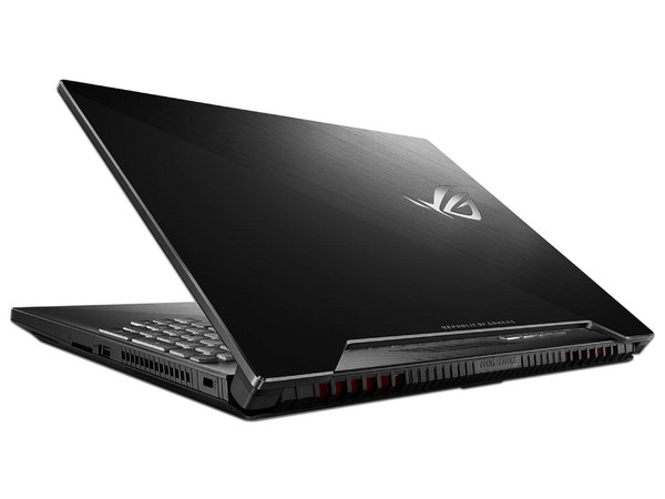 Laptop ASUS ROG Strix Hero II:
Procesador Intel Core i5 8300H (hasta 4.0 GHz),
Memoria de 8GB DDR4,
Disco Duro de 1TB,
SSD de 128GB,
Pantalla de 15.6