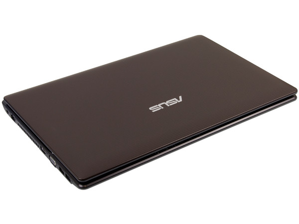 Laptop Asus K53TA-ME1:
Procesador AMD APU A4-3300M (1.9GHz),
Memoria de 4GB DDR3, D.D. de 640GB,
Pantalla de 15.6