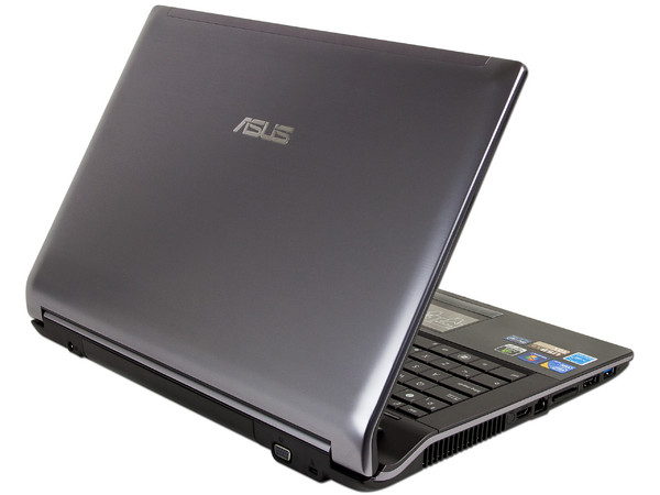 Laptop ASUS N53JQ-MA1:
Procesador Intel Core i7-740QM (1.73GHz),
Memoria de 4GB DDR3, D.D. 750GB,
Pantalla LED de 15.6