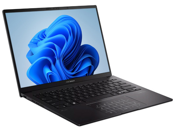 Laptop ASUS Zenbook 14 OLED:
Procesador AMD Ryzen 5 AI 340 (hasta 4.8 Ghz),
Memoria de 16GB LPDDR5,
SSD de 512GB,
Pantalla de 14