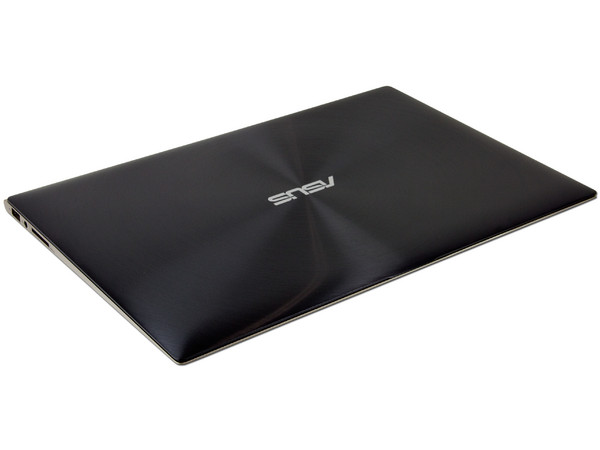 Ultrabook Asus ZENBOOK UX31E:
Procesador Intel Core i5-2557M (1.7 GHz),
Memoria de 4GB DDR3, Disco Duro de 256 GB SSD,
Pantalla LED HD de 13.3