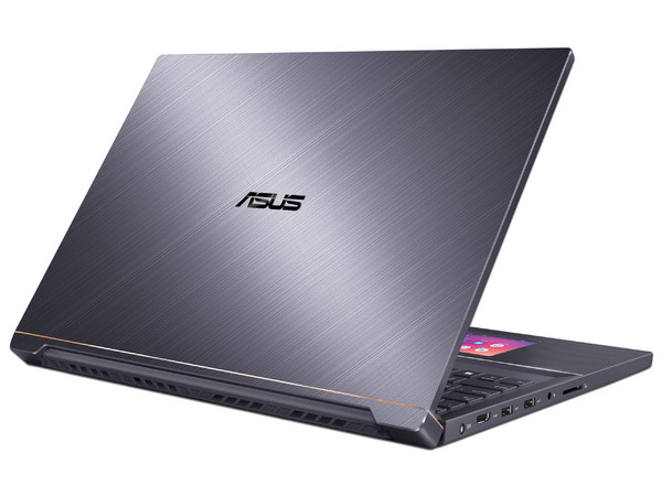 Laptop ASUS StudioBook W730G:
Procesador Intel Core i7 9750H (hasta 4.5 GHz),
Memoria de 32GB DDR4,
Disco Duro de 1TB,
SSD de 512GB,
Pantalla de 17
