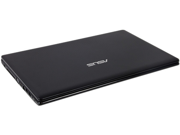 Laptop Asus X55A-MX1-H:
Procesador Intel Celeron B830 (1.8 GHz),
Memoria de 2 GB DDR3, D.D. de 500 GB,
Pantalla de 15.6