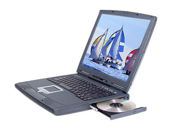Computadora Portátil Acer TravelMate® 233LC:
Celeron 2.0Ghz, 256Mb en RAM, D.D. 30GB,
Combo de CD-RW y DVD Windows XP Home.