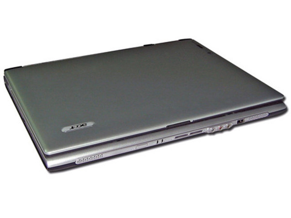 Portátil Acer Aspire 3003LCi,
Procesador AMD Mobile Sempron 3000+ (1.8 GHz),
Memoria de 256MB DDR, Pantalla de 15