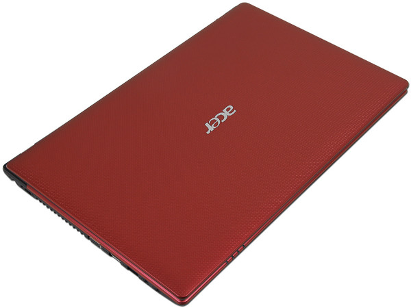 Laptop Acer Aspire 5560-SB487:
Procesador AMD A4-3300M (1.9 GHz),
Memoria de 4GB DDR3, Disco Duro de 500GB,
Pantalla HD LED de 15.6