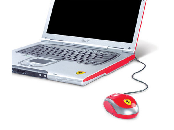 Laptop Acer Ferrari 3000, Edición Limitada, 
AMD Athlon™ XP-M 2500+, 512MB DDR333, 
Video ATI Radeon 9200 con 128MB DDR, Pantalla de 15Pulg. 
Disco Duro de 60GB, Quemador de DVDs (DVD±RW) 
Red 10/100, Fax/Modem 56K, Red Inalámbrica (