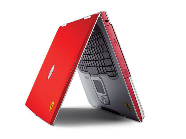 Laptop Acer Ferrari 3000, Edición Limitada, 
AMD Athlon™ XP-M 2500+, 512MB DDR333, 
Video ATI Radeon 9200 con 128MB DDR, Pantalla de 15Pulg. 
Disco Duro de 60GB, Quemador de DVDs (DVD±RW) 
Red 10/100, Fax/Modem 56K, Red Inalámbrica (