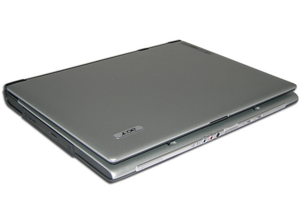 Portátil Acer Aspire 5602 :
Procesador Intel Core Duo T2300E(1.66Ghz),
Memoria de 512MB DDRII, Disco Duro de 100GB,
Pantalla TFT de 15.4