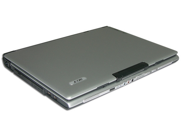 Portátil Acer Aspire 5672WL:
Procesador Intel Core Duo T2300 (1.66Ghz),
2GB en RAM, Disco Duro de 120GB, 
Red 10/100 Mbps, Red Inalambrica 802.11 b/g, 
Pantalla TFT de 15.4 Pulg, DVD DVD±RW Dual Layer 8x,
Lector de Tarjetas 5 en 1 y Windows XP Ho