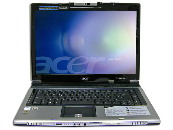 Portátil Acer Aspire 5672WL:
Procesador Intel Core Duo T2300 (1.66Ghz),
2GB en RAM, Disco Duro de 120GB, 
Red 10/100 Mbps, Red Inalambrica 802.11 b/g, 
Pantalla TFT de 15.4 Pulg, DVD DVD±RW Dual Layer 8x,
Lector de Tarjetas 5 en 1 y Windows XP Ho