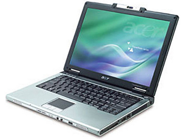 Portátil Acer TravelMate 3012 :
Procesador Intel Core Duo T2300 (1.66Ghz),
Memoria de 512MB DDRII, Disco Duro de 80GB,
Pantalla TFT de 12.1