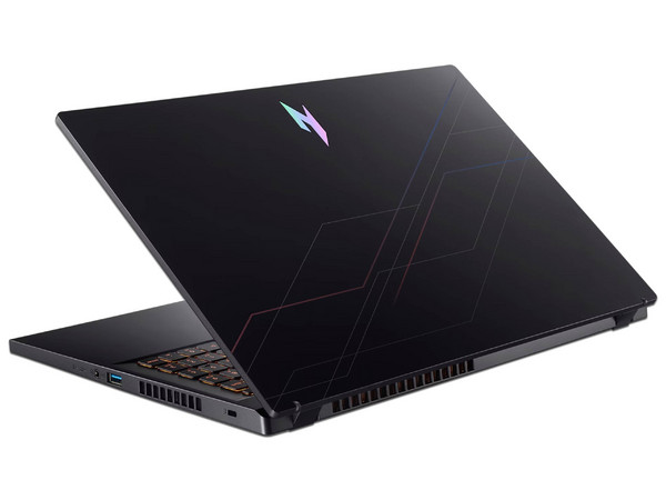 Laptop Gamer Acer Nitro V:
CPU Intel Core i7 13620H (hasta 4.9 GHz),
Memoria 16GB DDR4,
SSD 512GB,
Pantalla de 15.6