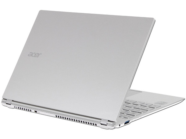 Ultrabook Acer Aspire S7-191-9496:
Procesador Intel Core i7-3517U (1.9GHz) 3era Generación,
Memoria de 4GB DDR3, SSD de 256 GB,
Pantalla LED Multi Touch de 11.6