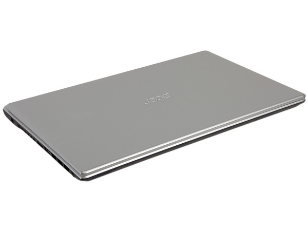 Laptop Acer Aspire V5-571P-6824:
Procesador Intel Core i3-2377M (1.5 GHz),
Memoria de 6GB DDR3, D.D. de 500 GB,
Pantalla LED Multi Touch de 15.6