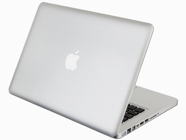 MacBook Pro Apple :
Procesador Intel Core 2 Duo a 2.4GHz,
Memoria de 4GB DDR III, Disco Duro de 250GB,
Pantalla de 13.3