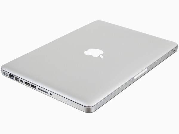 MacBook Pro Apple :
Procesador Intel Core 2 Duo a 2.4GHz,
Memoria de 4GB DDR III, Disco Duro de 250GB,
Pantalla de 13.3