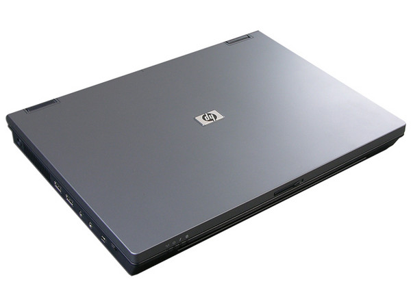 Portátil Compaq Presario 6710b,
Procesador Intel Core 2 Duo T7500 (2,20GHz),
Memoria 2 GB DDRII, Pantalla WXGA de 15.4”,
Disco Duro de 160GB, Super Multi DVD±R/RW,
Módem 56K y Red 10/100Mbps, 802.11a/b/g,
Windows Vista Business