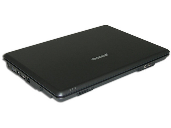 Portátil Compaq Presario V3115LA,
Procesador Mobile AMD Sempron 3400+ (1.8GHz),
Memoria de 512MB DDR2, Pantalla de 14.1