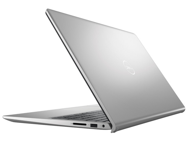 Laptop DELL Inspiron 3511:
Procesador Intel Core i3 1115G4 (hasta 4.10 GHz),
Memoria de 8GB DDR4,
SSD de 256GB,
Pantalla de 15.6