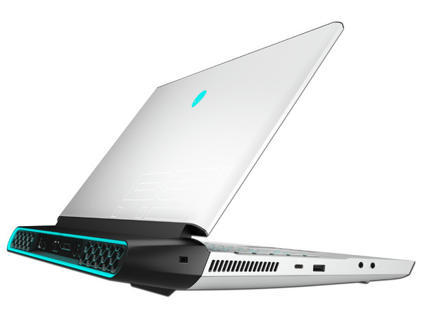 Laptop DELL Alienware M51 R2:
Video GeForce RTX 2060,
Procesador Intel Core i7 10700 (hasta 4.80 GHz),
Memoria de 16GB DDR4,
Disco Duro de 1TB,
SSD de 512GB,
Pantalla de 17.3