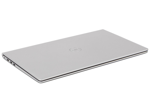 Laptop DELL Inspiron 15 3515:
Procesador AMD Ryzen 5 3450U (hasta 3.50 GHz),
Memoria de 8GB DDR4,
SSD de 256GB,
Pantalla de 15.6