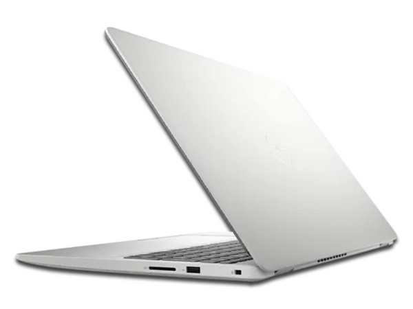 Laptop DELL Inspiron 3505:
Procesador AMD Ryzen 5 3450U (hasta 3.5 GHz),
Memoria de 8GB DDR4,
SSD de 256GB,
Pantalla de 15.6