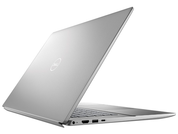 Laptop DELL Inspiron 5620:
Procesador Intel Core i5 1235U (hasta 4.4 GHz),
Memoria de 16GB DDR4,
SSD de 512GB,
Pantalla de 16