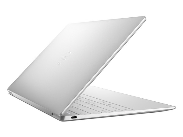 Laptop DELL XPS 9340: 
Procesador Intel Core Ultra i7 155H (hasta 4.8 GHz), 
Memoria de 16GB DDR5, 
SSD de 512GB, 
Pantalla de 13.4